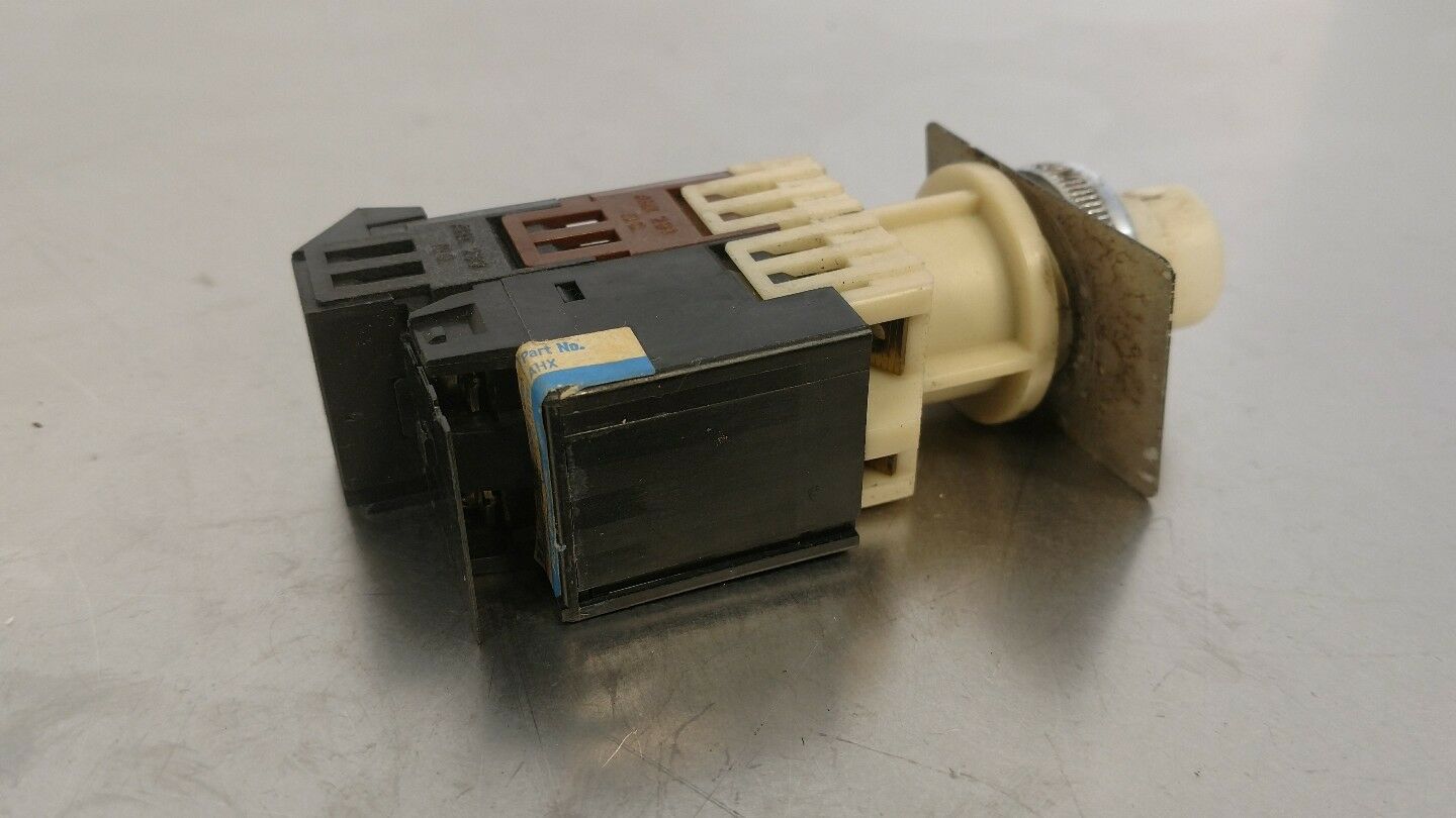 Fuji Electric AH25 White Illuminated PushButton Selector Switch 4A