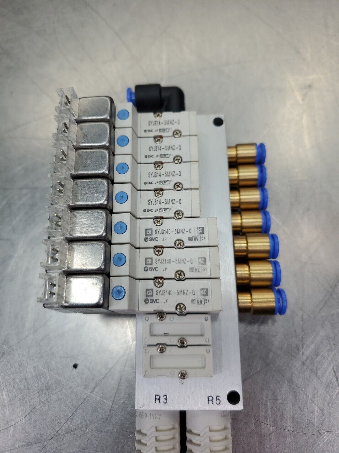 SMC (4)SYJ314-5MNZ-Q/(3)SYJ3140-5MNZ-Q Solenoid Valve Manifold. 6D-2