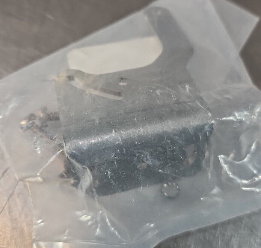 BANNER ENGINEERING SMBQC50 MOUNTING BRACKET. Loc5E-19