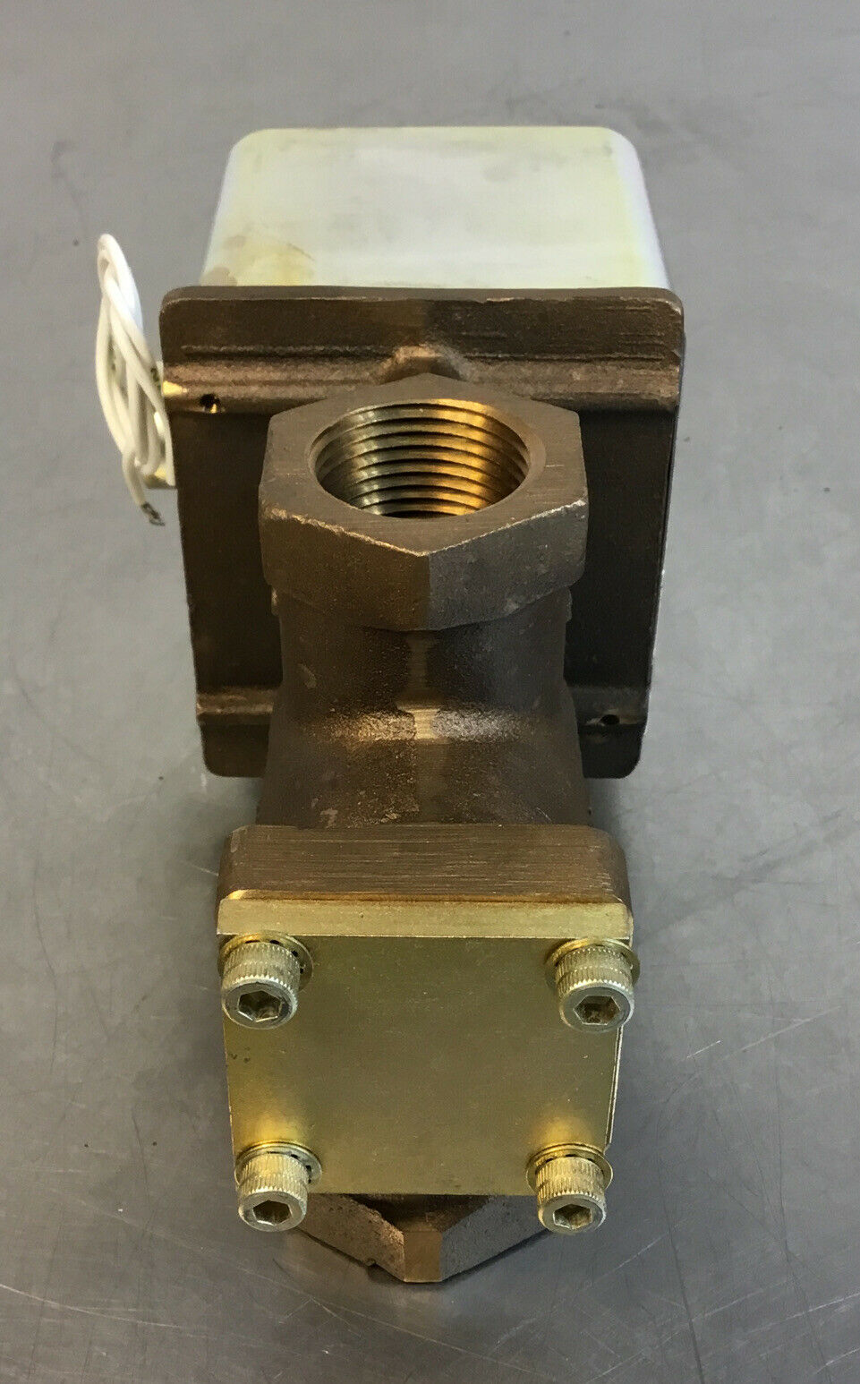 VALCOR SCIENTIFIC SV85C18HC7 3-WAY SOLENOID VALVE 115V 200PSI 15W 35A 3B-6