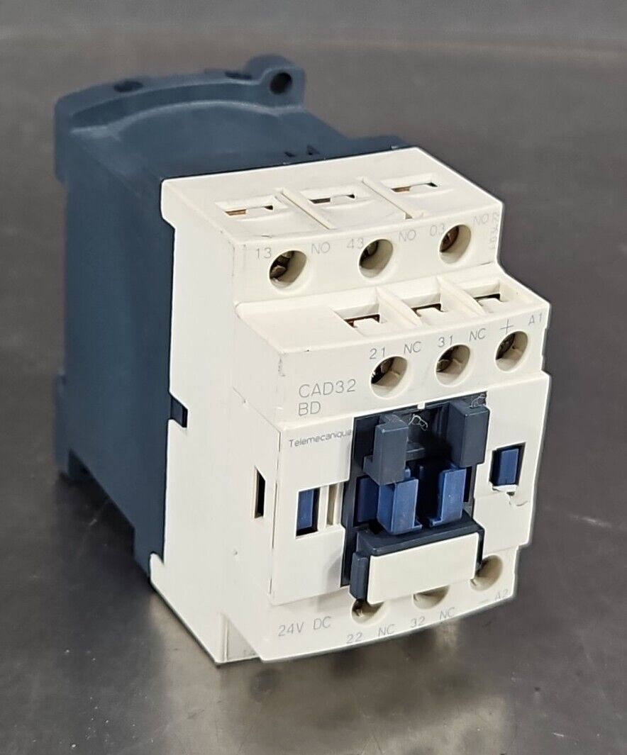 Schneider CAD32 BD Square D Control Relay CAD32 BD w/ 24 VDC. Loc 4E-26