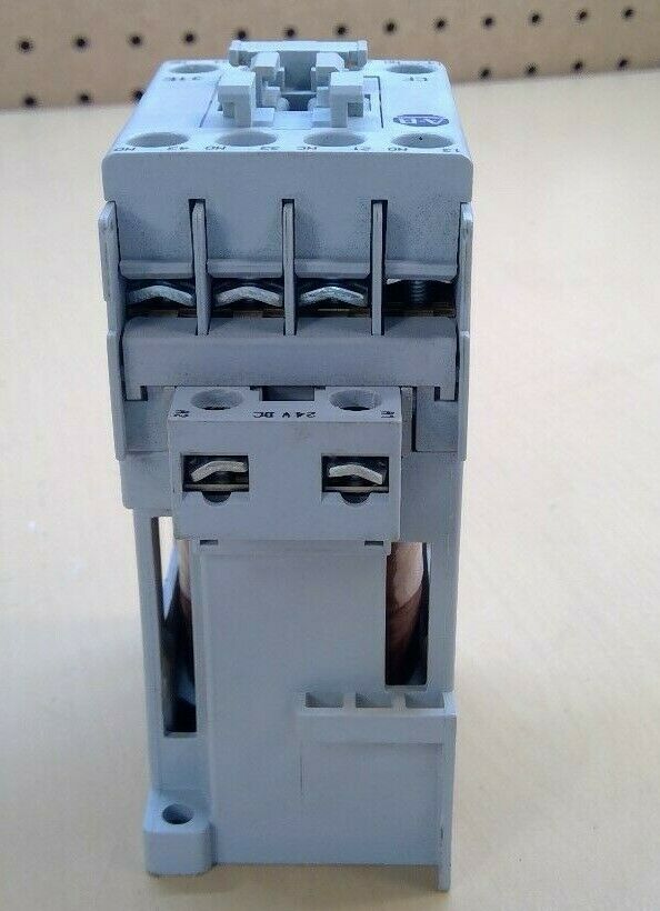 Allen-Bradley 700-CF310Z* Ser. A Safety Control Relay 4E-6