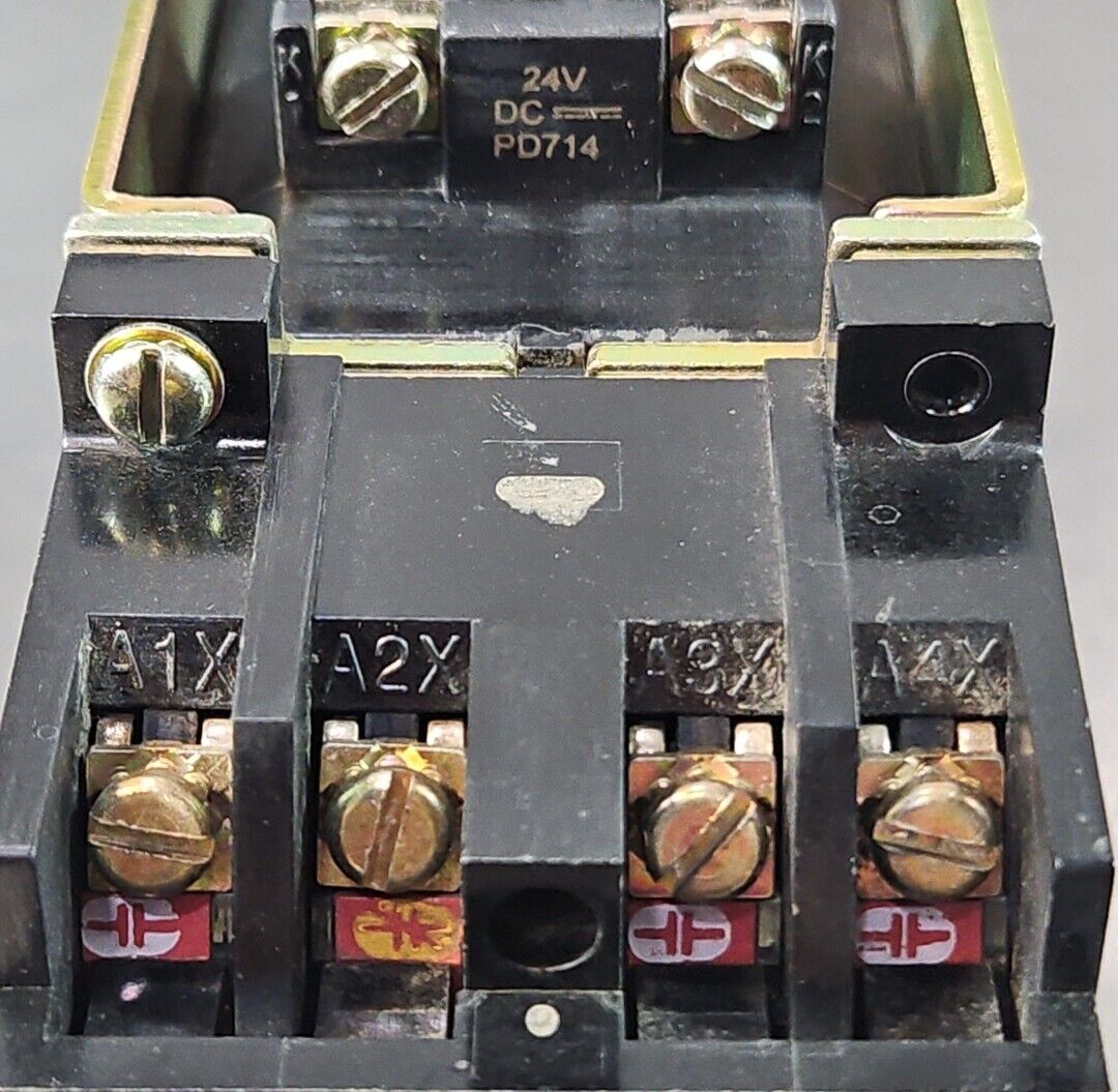 Allen Bradley 700S-DCP310Z24 24 Ser A VDC Coil Safety Relay. 4C-21