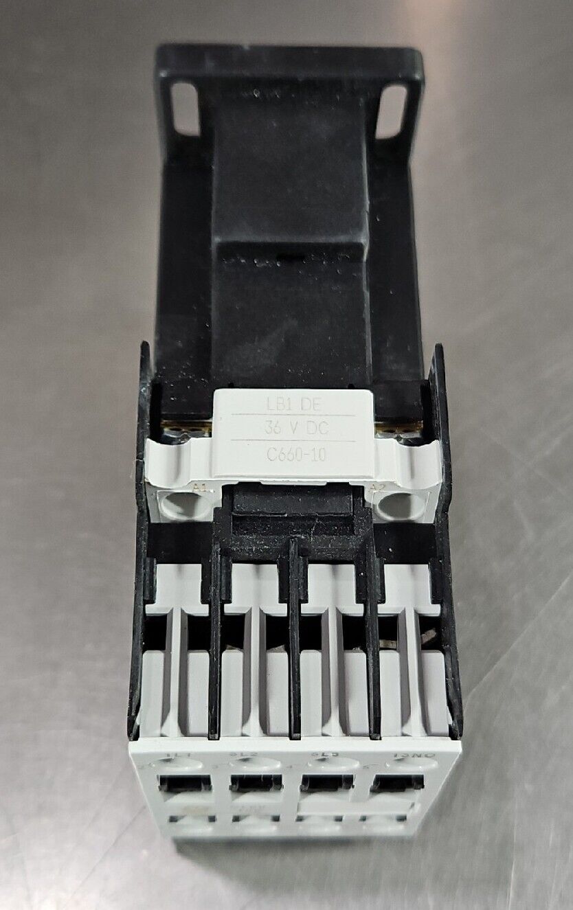 GE CL00D310TE CONTACTOR. Loc 4E-11