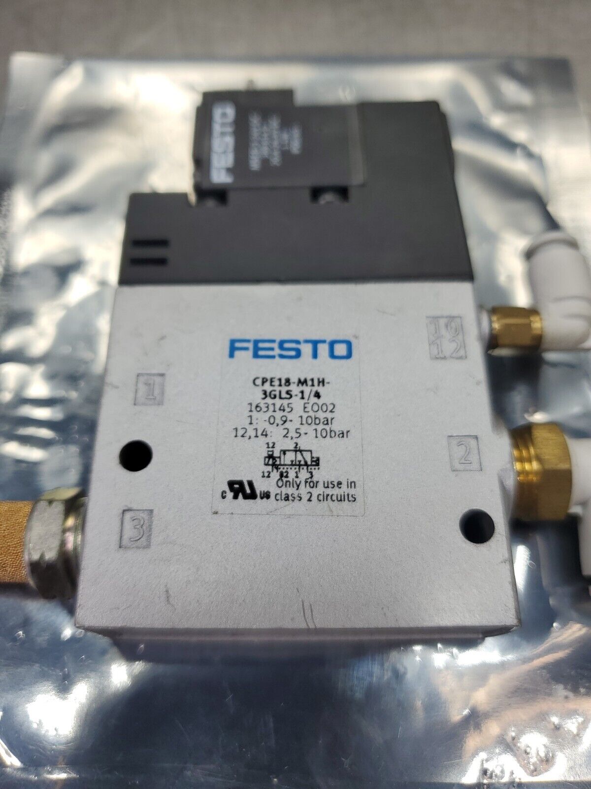 Festo CPE18-M1H-3GLS-1/4 Solenoid Valve. 6D-9
