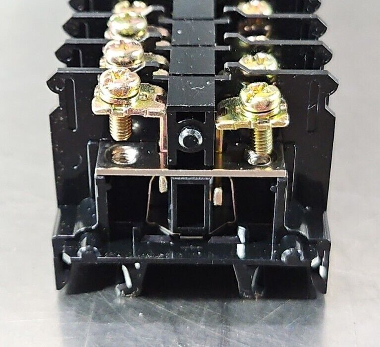 IDEC BNH15MW - lot of 31- TERMINAL BLOCK STANDARD FEED THROUGH. Loc4E-21