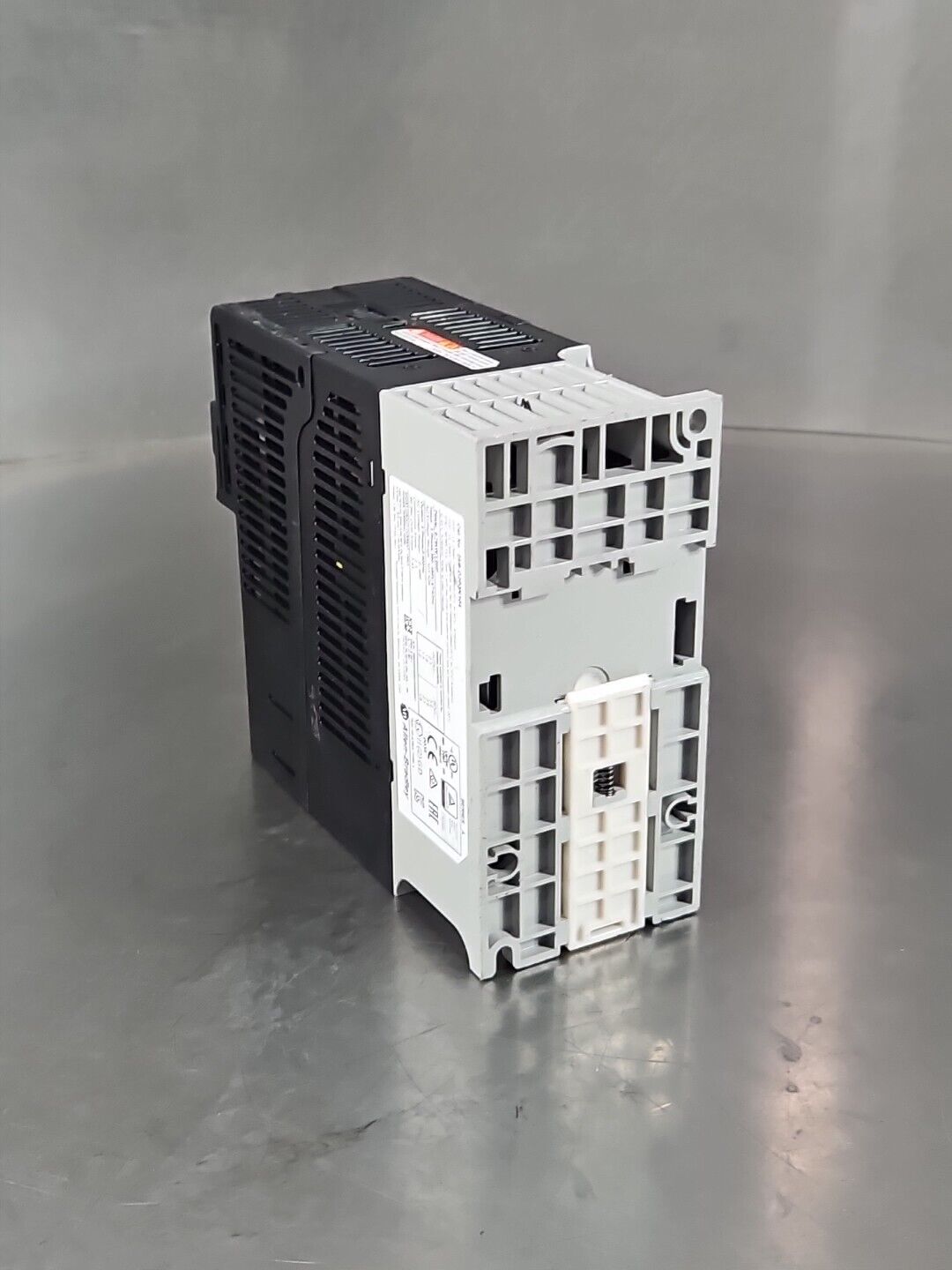 Allen Bradley 25B-D2P3N104 Ser A Drive + Power Flex 25B /A. Loc 1B-21