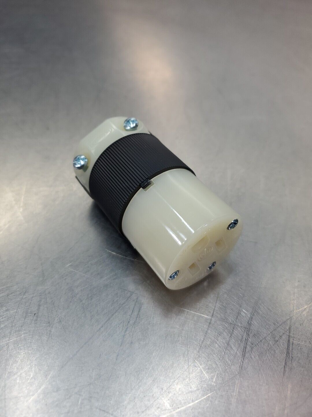 HUBBELL HBL5269C InsulGrip Connector Body, 15A 125V. 4C-25