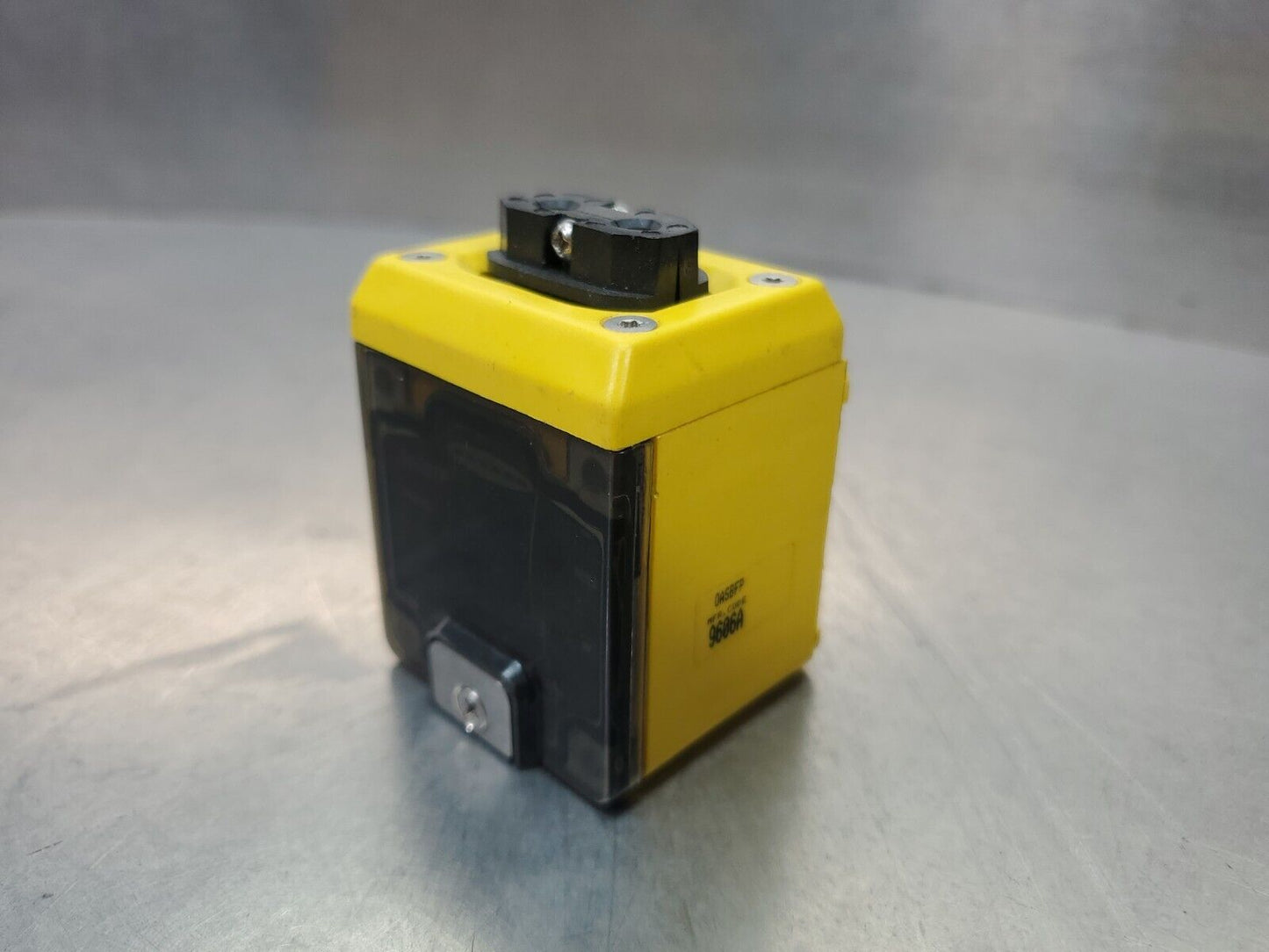 BANNER OASBFP ANALOG OMNI-BEAM Sensor Head w/Cover Plate. 3E-26