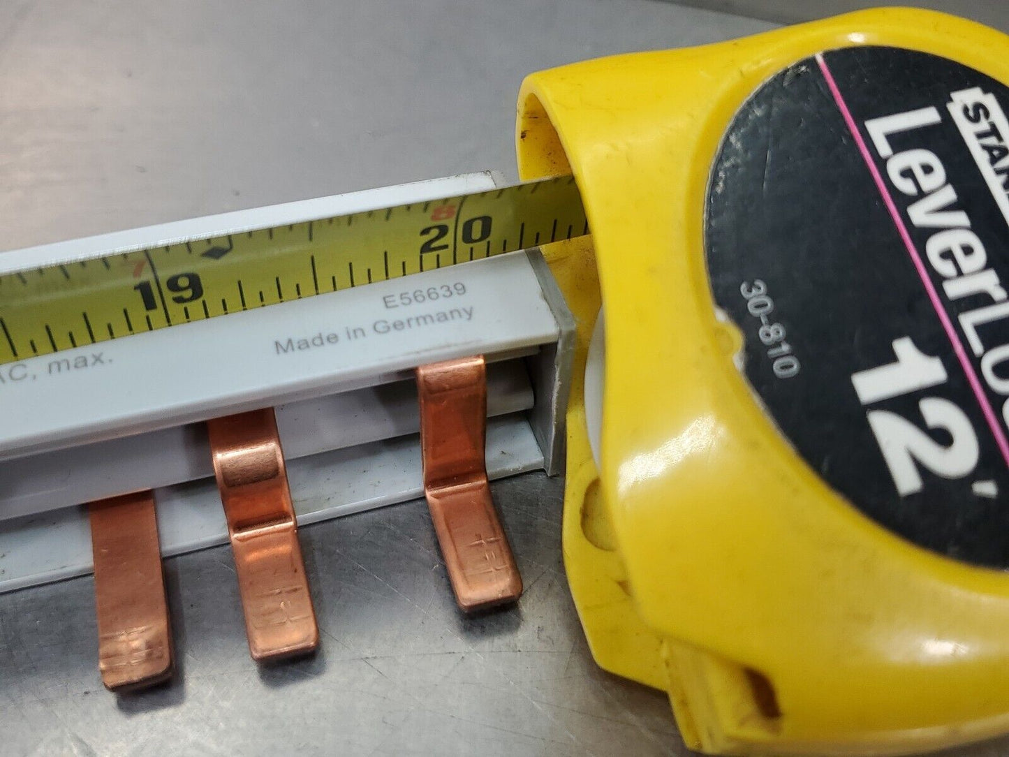 ALLEN BRADLEY 1492-A3B8 SER. A (20.25 IN; 29 PIN) BUS BAR. 4E-2