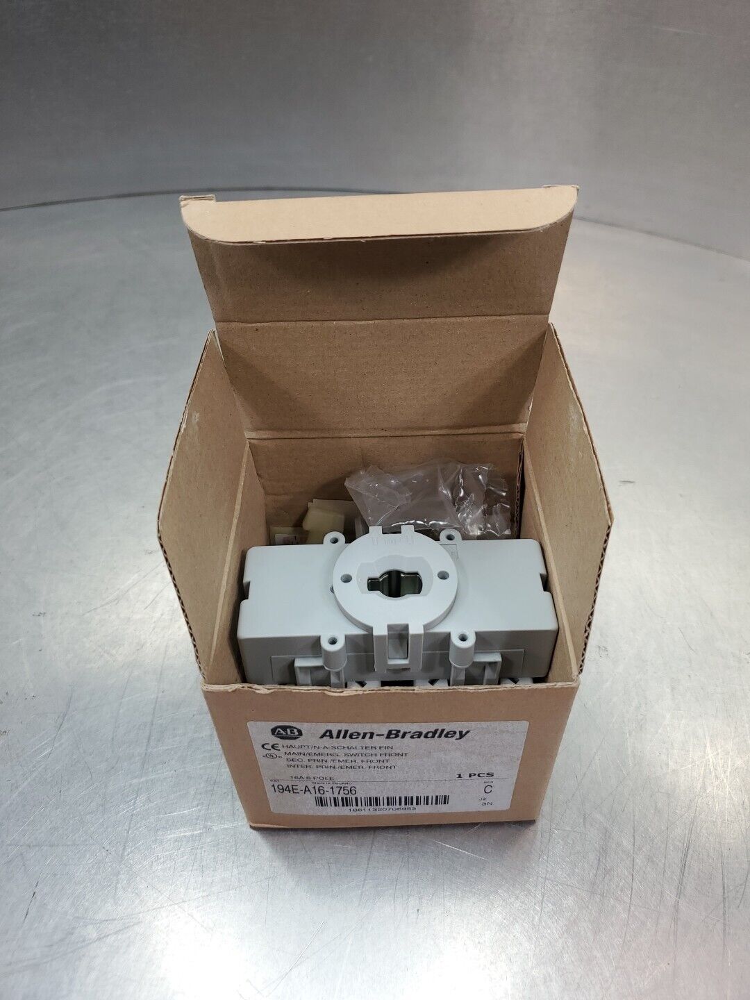 ALLEN BRADLEY 194E-A16-1756 Ser. C Main/Emergency Switch Kit. 4D-24