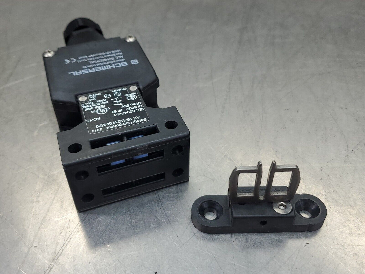 SCHMERSAL AZ 16-12ZVRK-M20 Limit Switch. 5E