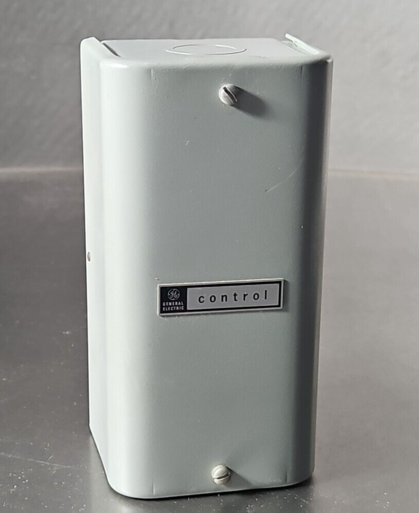 GE CR120E11002 RELAY W/ENCLOSURE. Loc4E34
