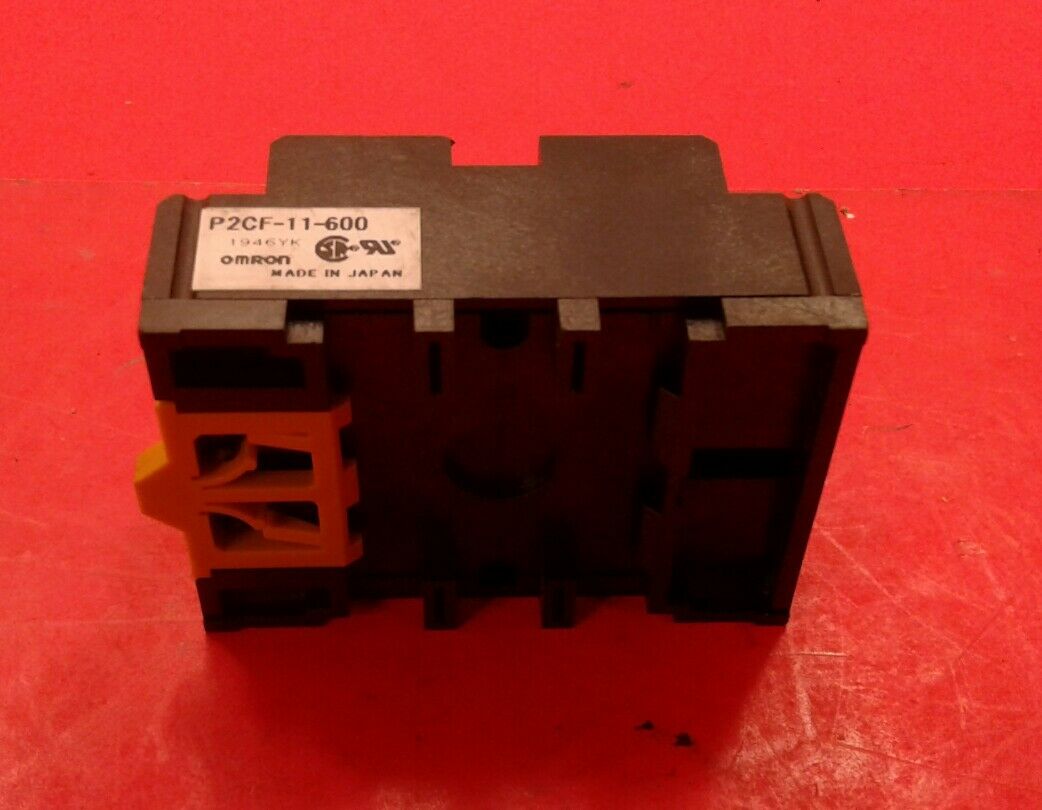 OMRON RELAY SOCKET BASE MOUNT P2CF-11-600 4A