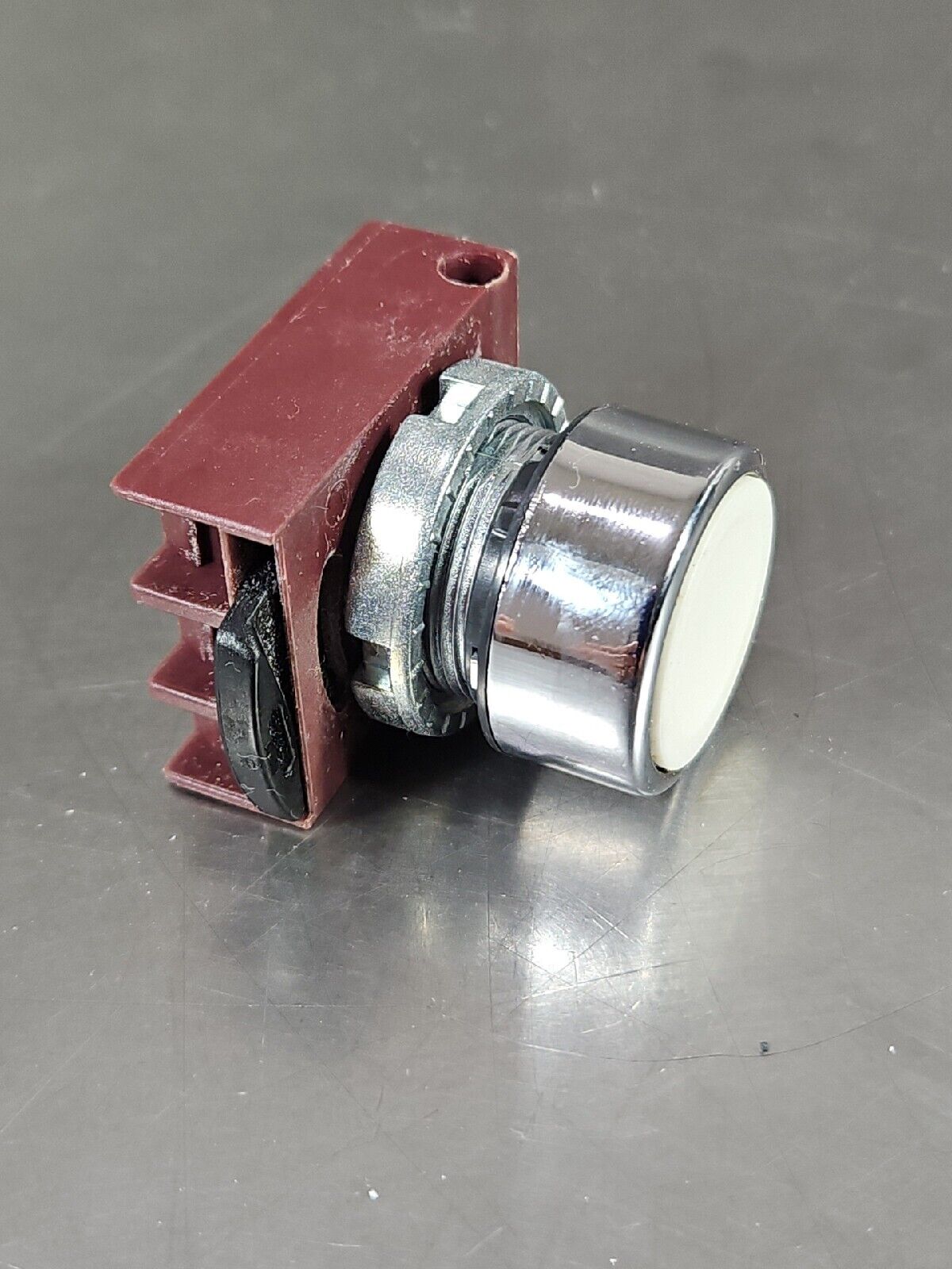 General Electric P9CPNBG White Push Button Loc 3E-31