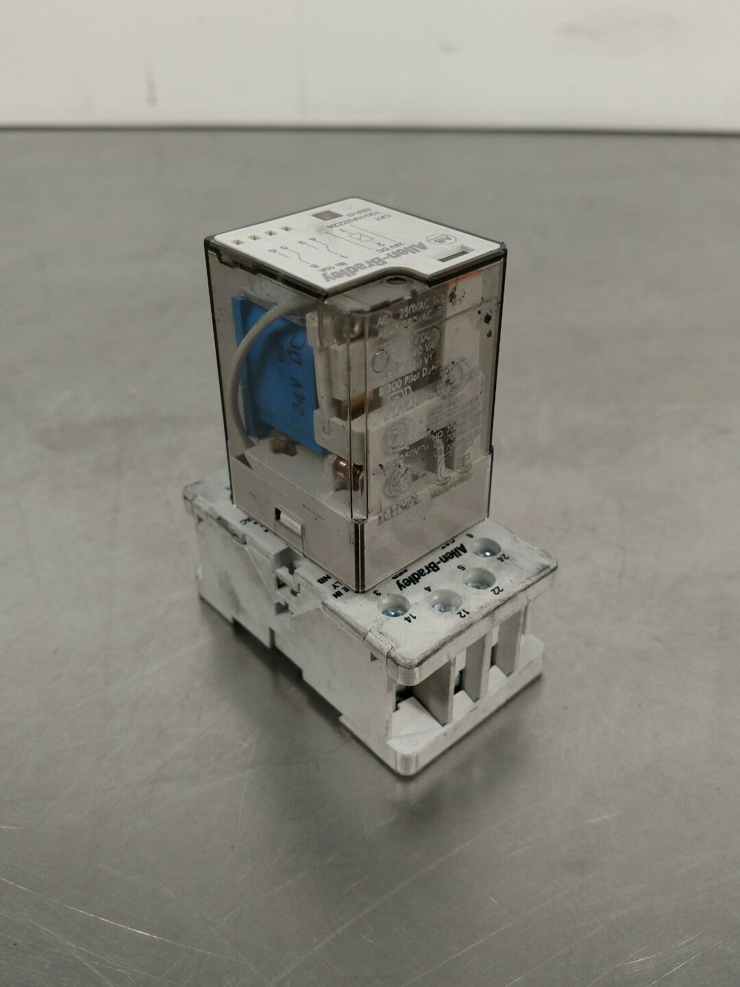 ALLEN BRADLEY 700-HA32Z24 24VDC RELAY 5E