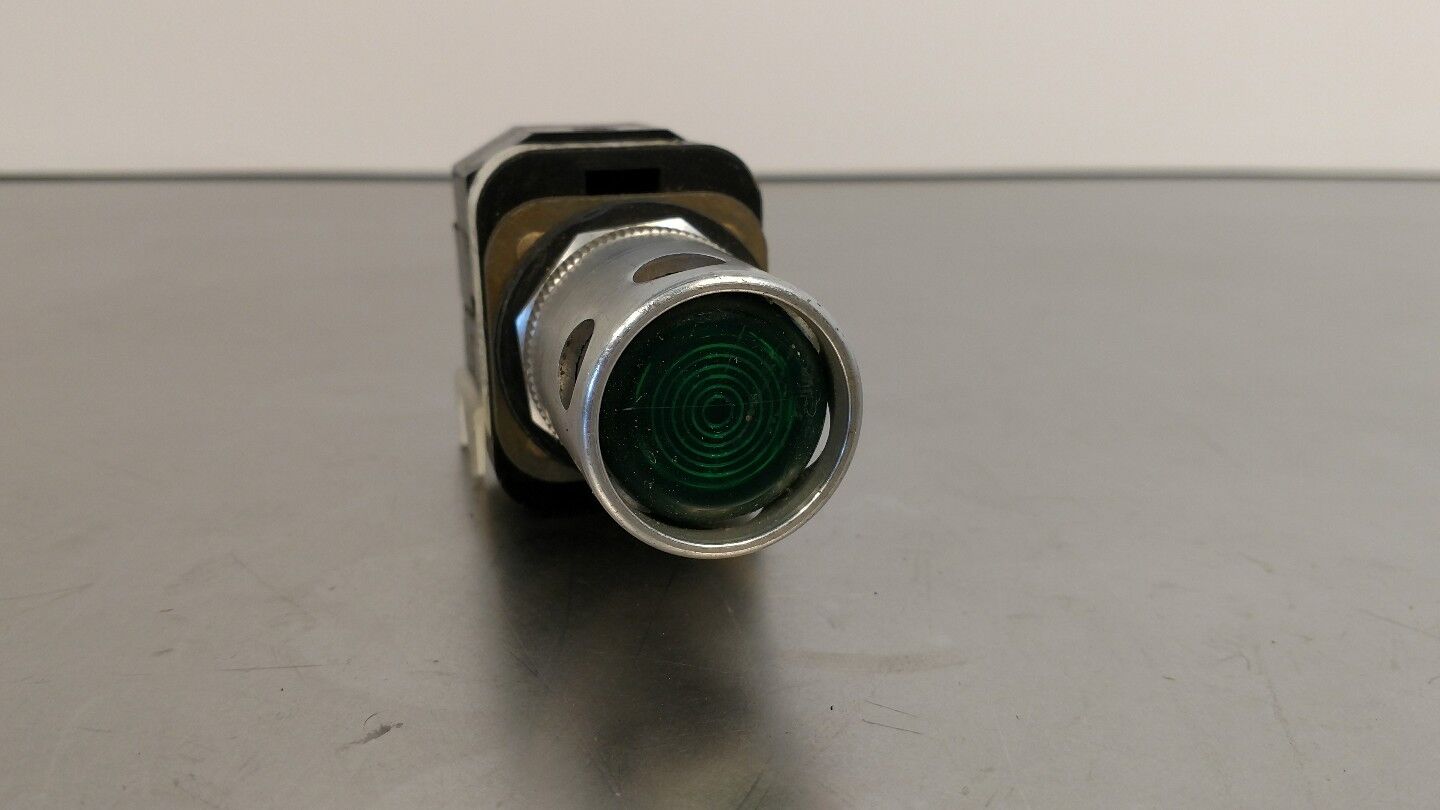 Allen Bradley Push Button 800T-PA16 Green Illuminated Switch 5A