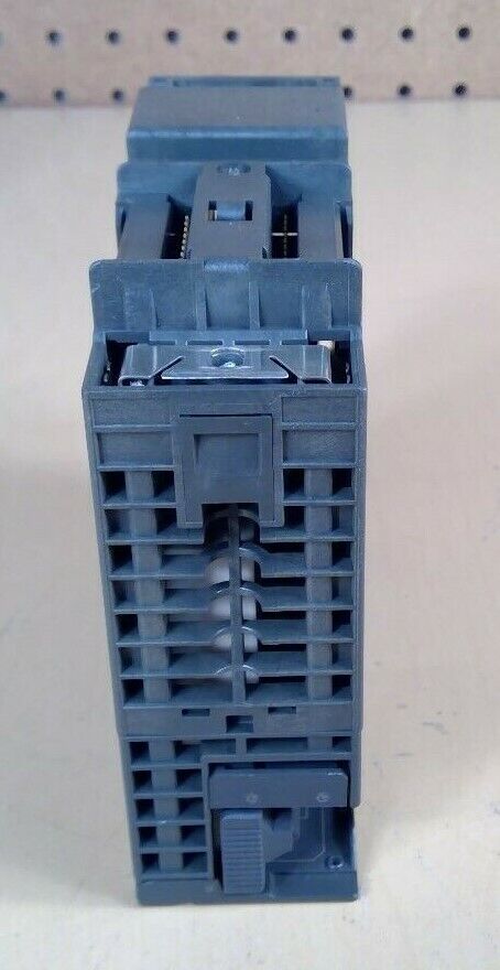 Siemens Simatic S7 6ES7 322-1HF01-0AA0 Output Module 3C