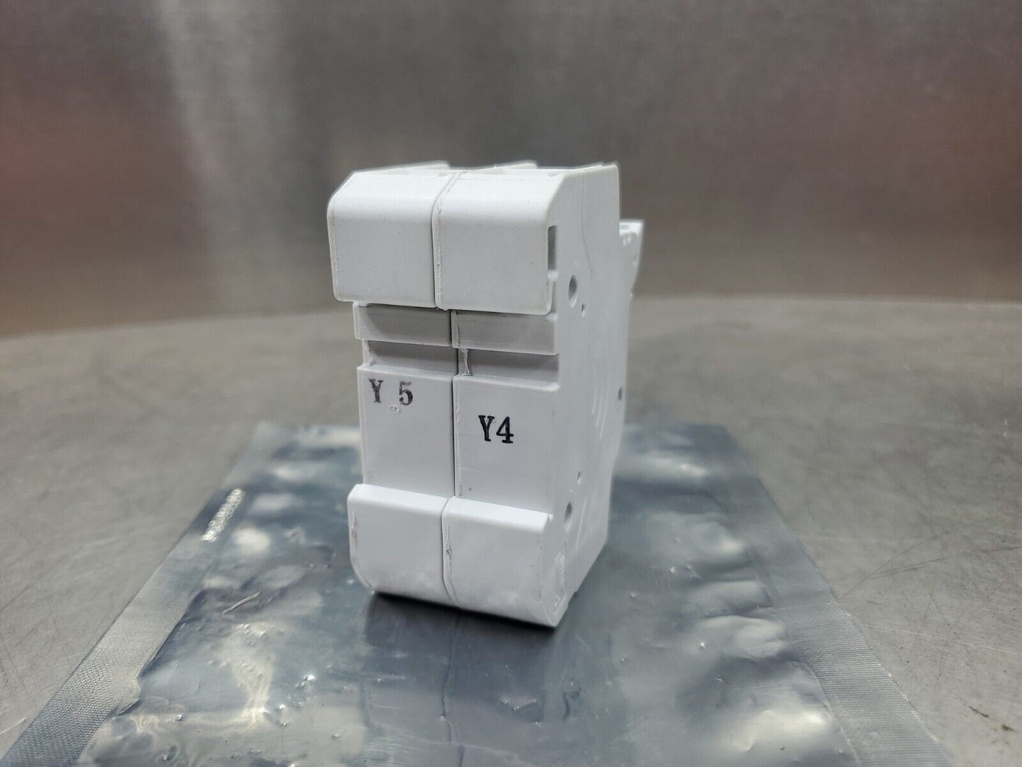 Cooper Bussmann CHCC 600V 30A 2-Pole Fuse Holder. 4D