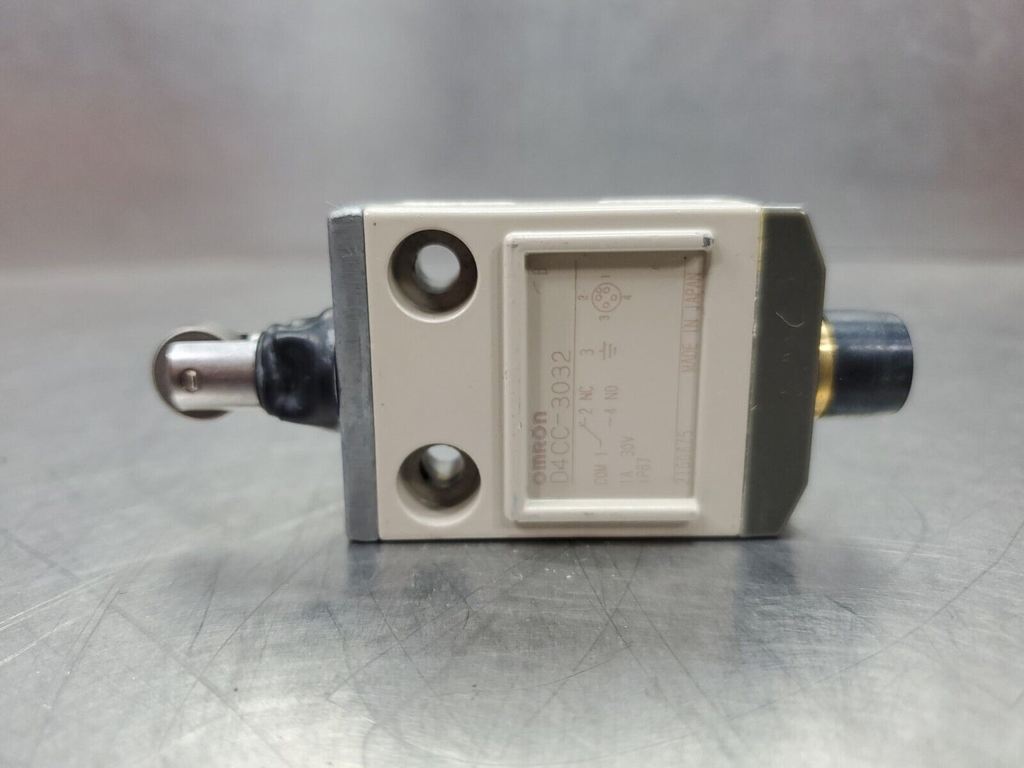 OMRON D4CC-3032 Limit Switch. 4D