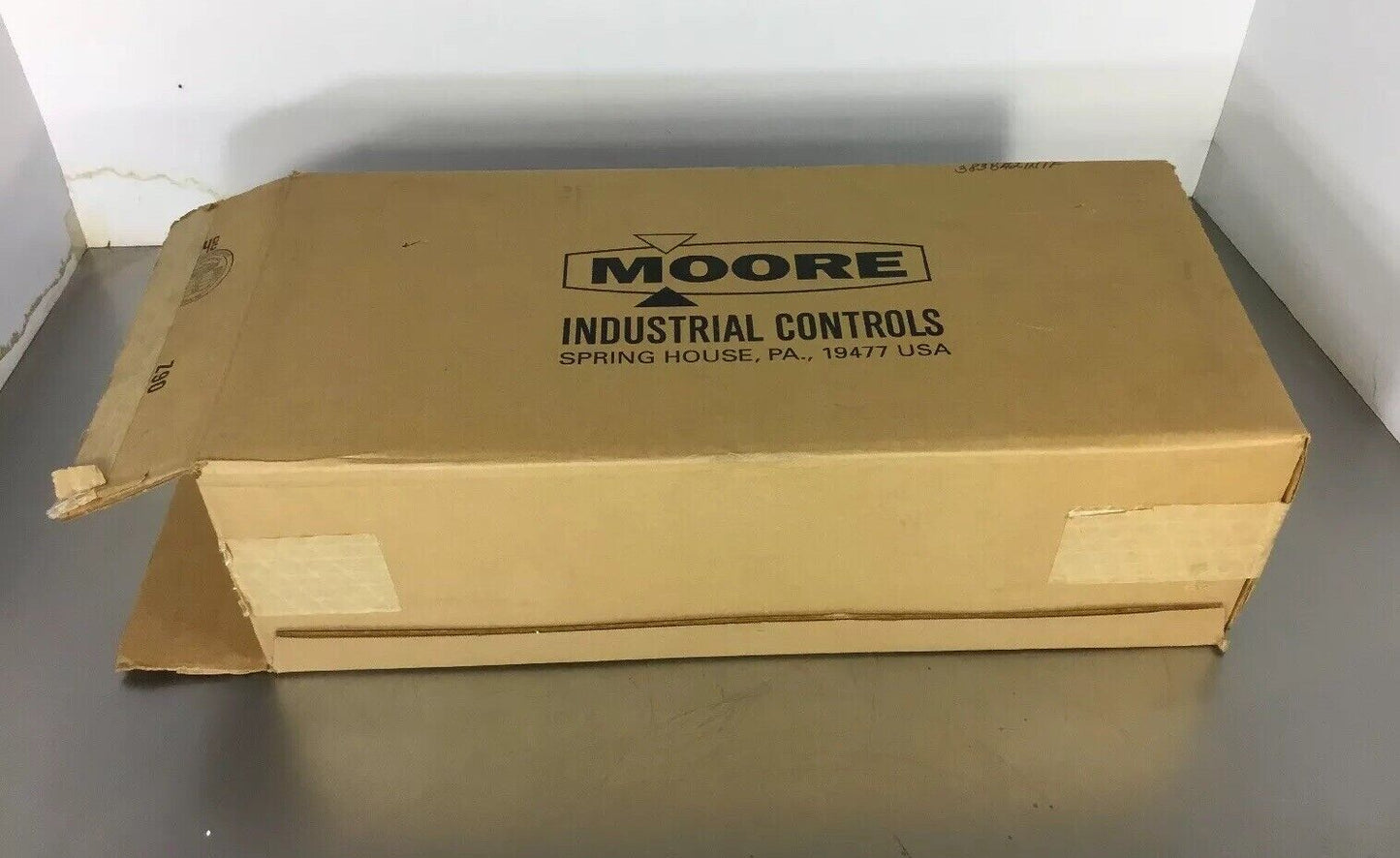 Moore Industrial 15738-119 Digital Single Loop Controller 120VAC 25W Max. 3H