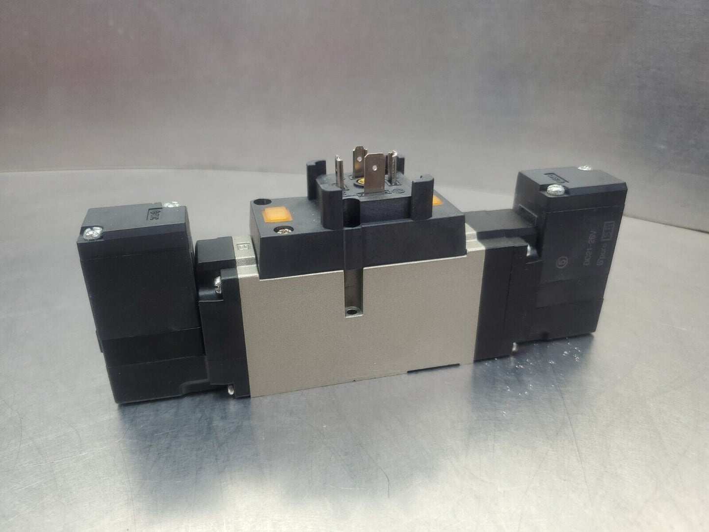 SMC VFS3410-5DZ-03T Press. 0.1~1.0 MPa Solenoid Valve. 6D-9