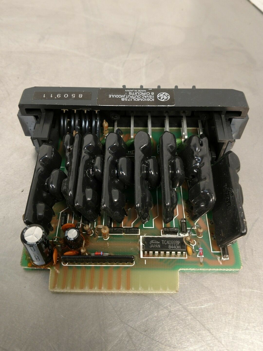 GE FANUC IC610MDL175B 115VAC Output Module 8-Circuits w/ Terminal Block 3F