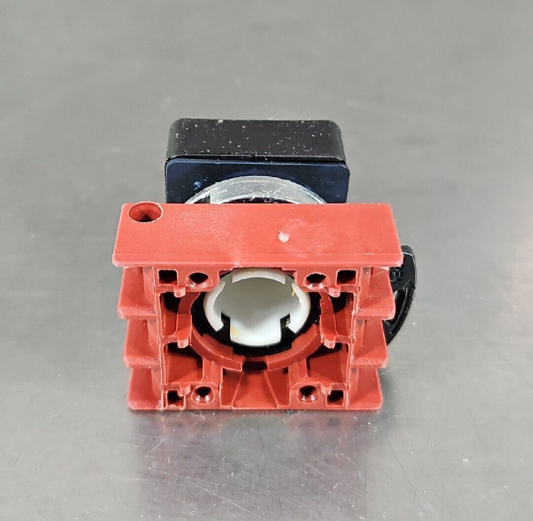 GE P9SPNBG. SQUARE PLASTIC OPERWHITE Square Pushbutton Loc 4E-2