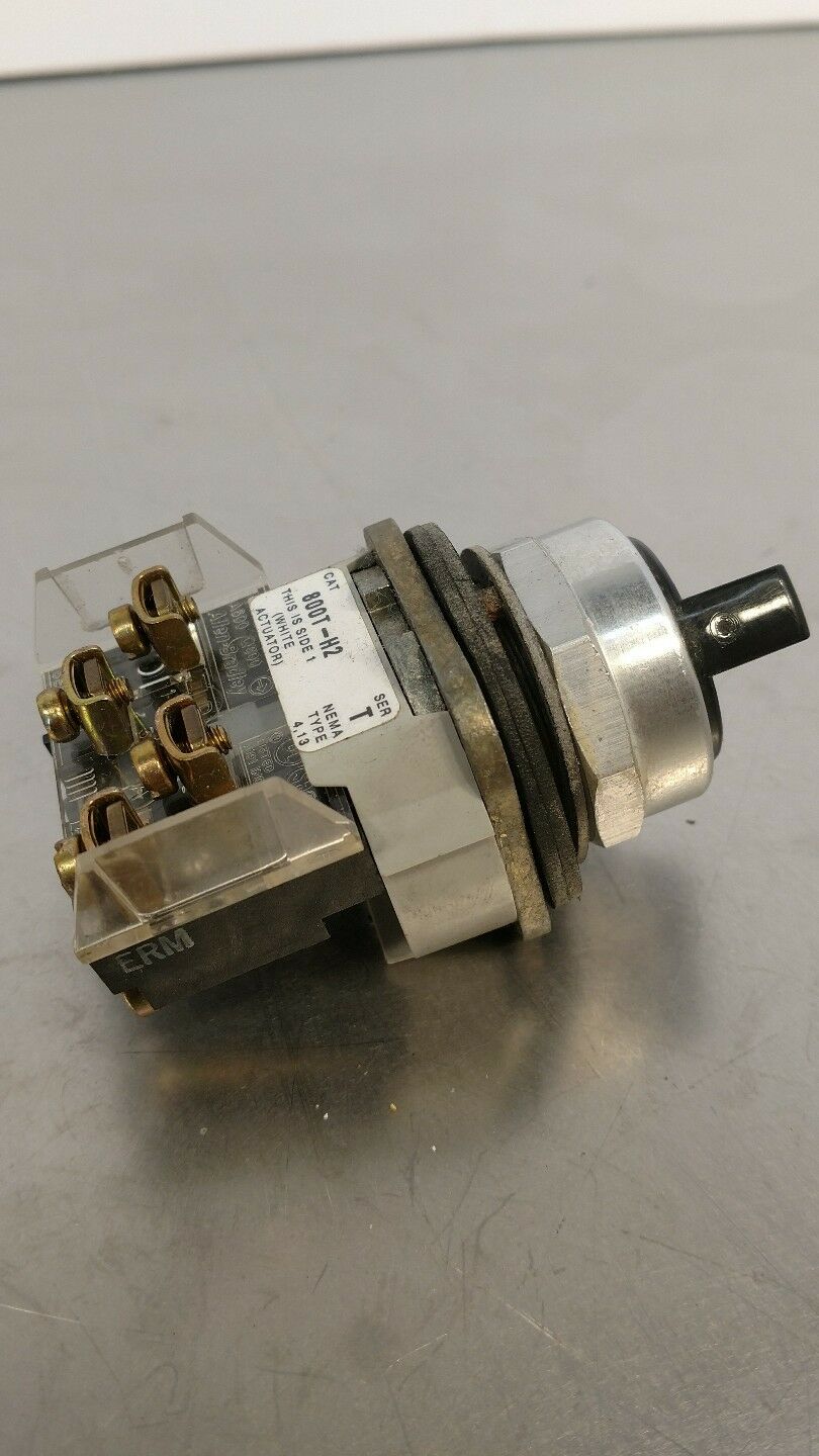 ALLEN BRADLEY 800T-H2 Black Selector Switch 4A