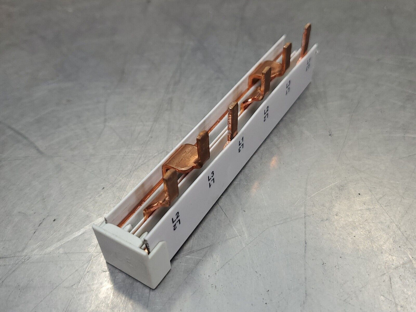 Siemens 5ST3 710 16mm² 3-Phase Bus Bar - 4.25 IN. 4A-8