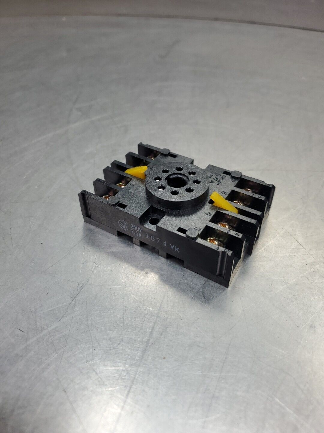 OMRON 8PFA 250V 7.5A RELAY SOCKET. 4B-19