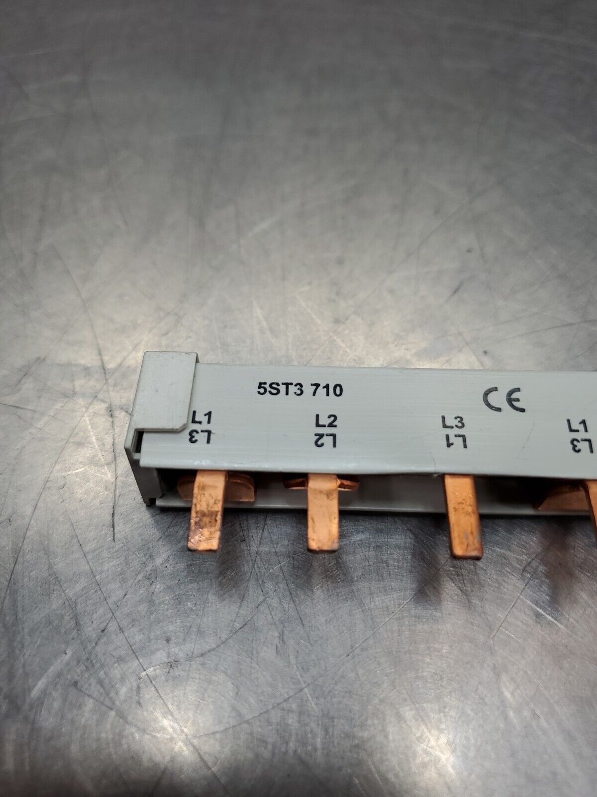 Siemens 5ST3 710 16mm² 3-Phase 6-PIN Bus Bar - 4IN. 4E-18