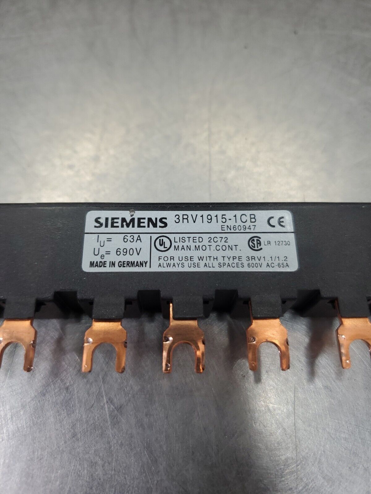Siemens 3RV1915-1CB 63A 690V Busbar Feeder Module. 4C-1