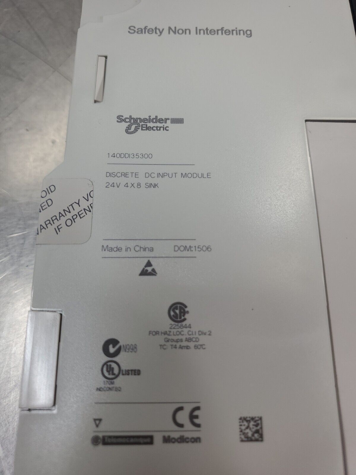 Schneider Electric 140DDI35300 24V Discrete DC Input Module. 3A-14