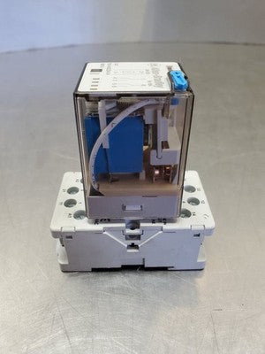 Allen-Bradley 700-HA32Z24-3-4 24VDC Control Relay w/BasePlate