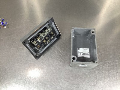 Allen-Bradley 800H-2HZ4R Push Button Station Type 4/4X/13