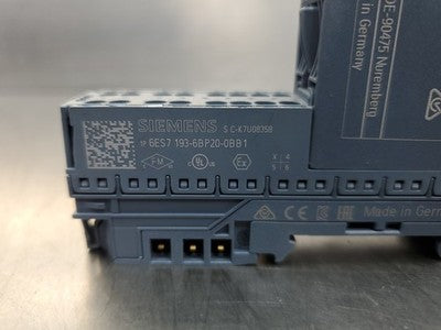 Siemens 6ES7132-6FD00-0BB1 Output Module w/6ES7193-6BP20-0BB1 Base.        3D-70