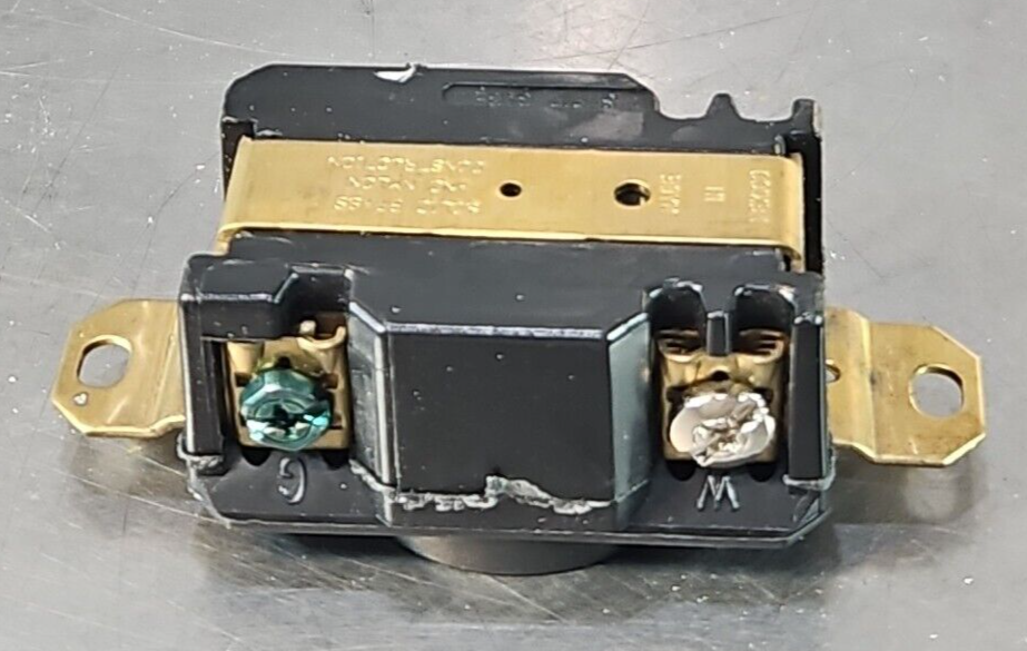 Pass & Seymour L530-R Turnlok Receptacle 30 Amp 125V 2P 3W               loc4C17