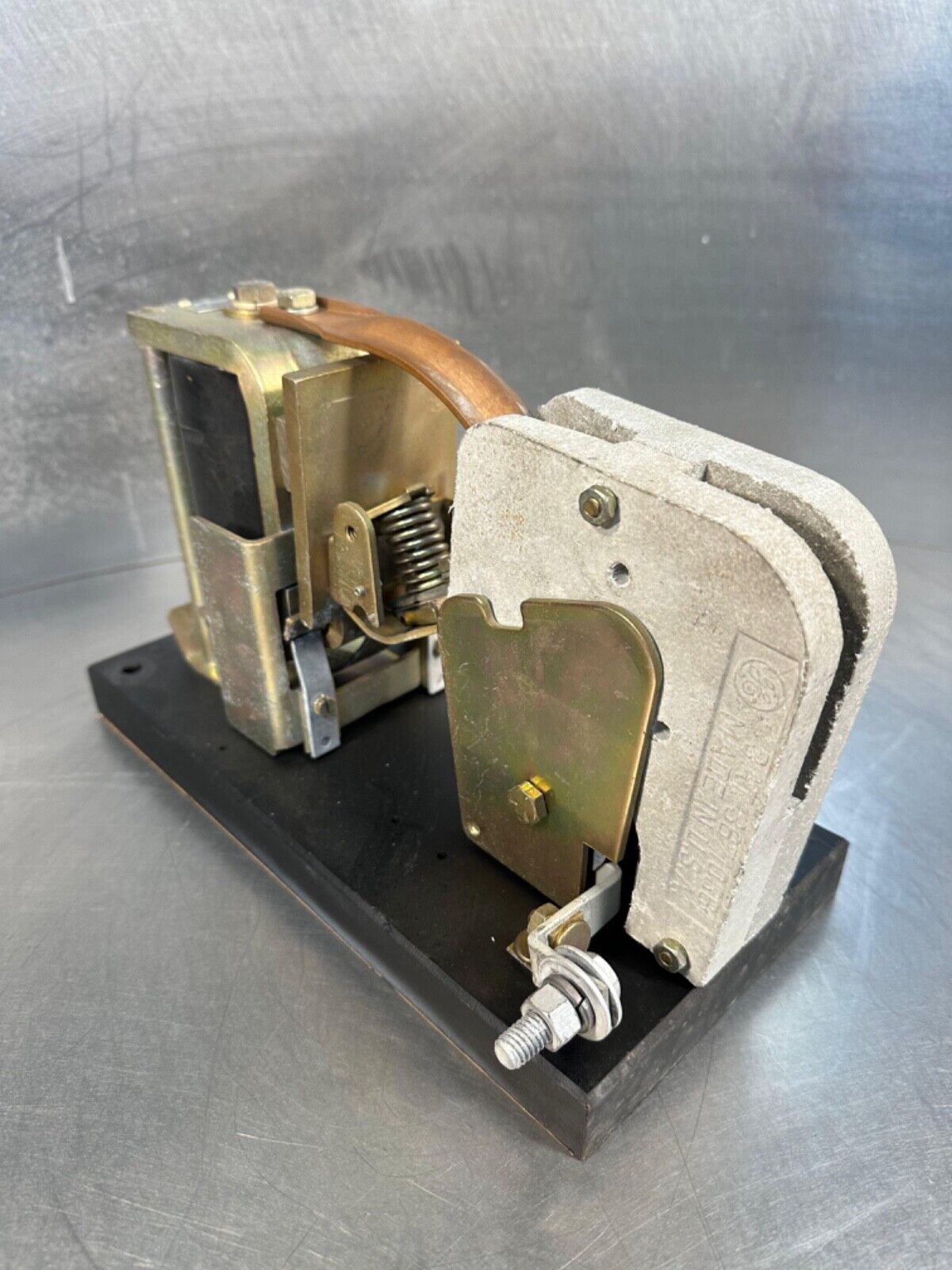 GE General Electric Y101A2  DC Contactor Relay 150 DC Amps 600V (4A-29)