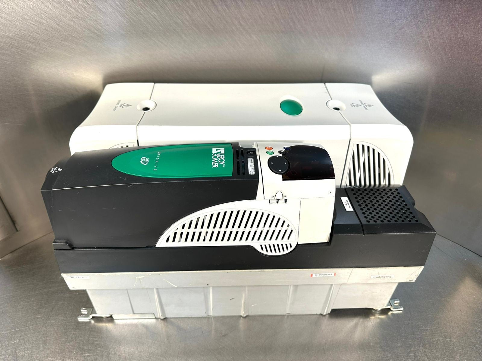 Leroyy Somer Unidrive SP4402 37/45Kw I/P 380-480V 50-60Hz 3Ph    (10.6.5)