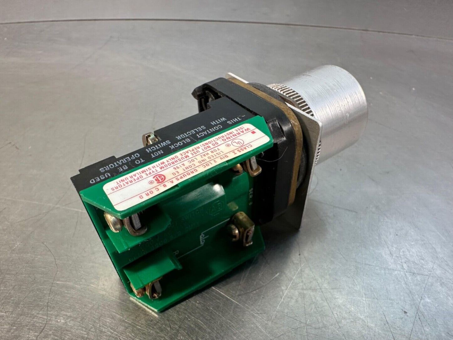 Ma-856 Allen Bradley - Red  Pushbutton 800T-B6 Ser. N (4c-40)