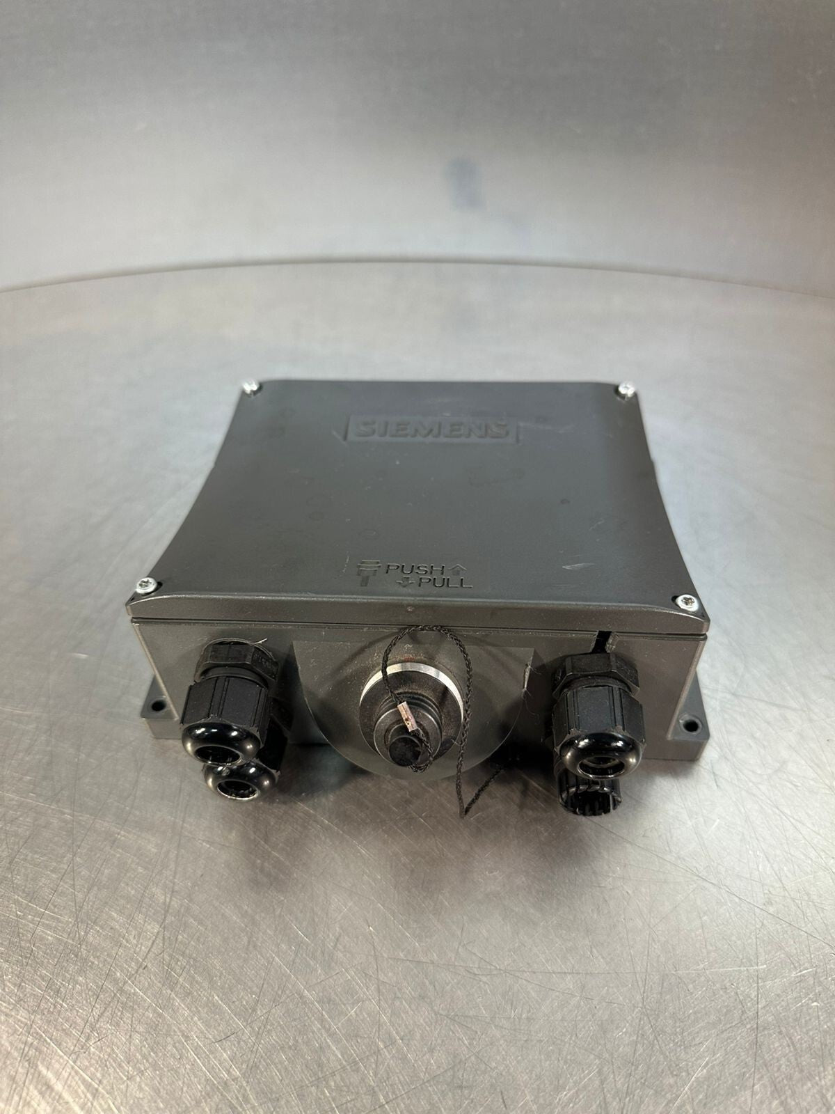 Siemens 6AV6 671-5AE10-0AX0 Connectivity Box DB Plus 24Vdc (4.4.4)