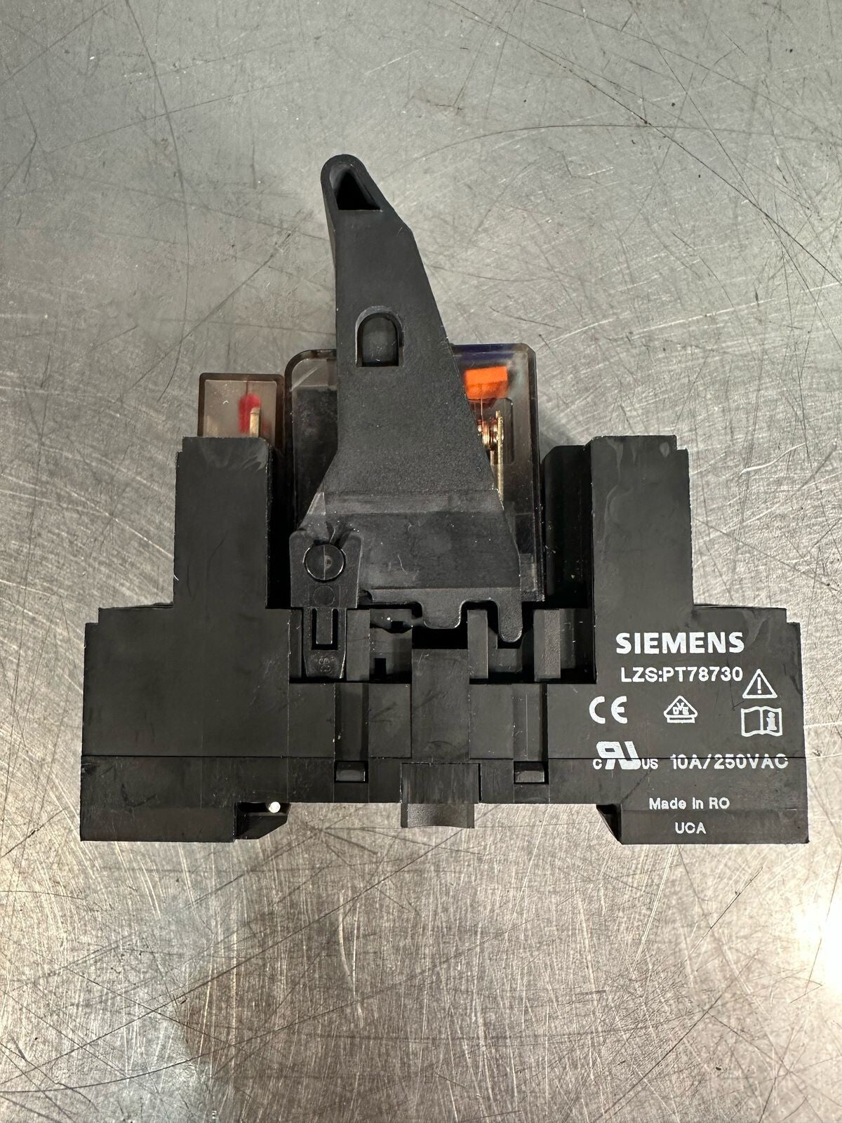 Siemens PT370024 24VDC 10 Amp 250VAC Plug-In Relay with PT78730     (7.4.3)