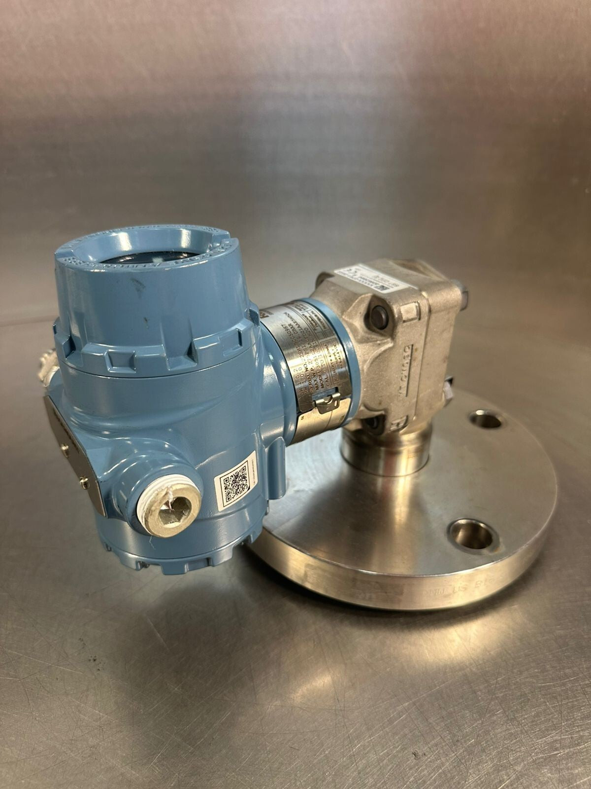 Rosemount 3051L2AA0FD21AAE5M5Q4 275PSI/19.0Bar                           (6.4.4)