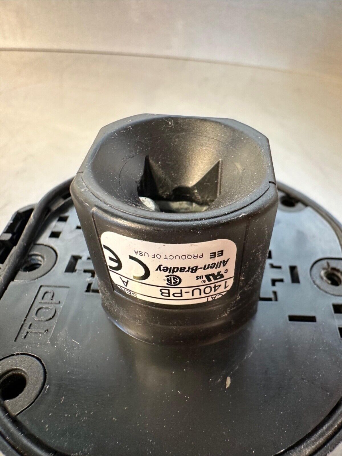 Allen Bradley 140U-PB Ser.A Lockable Disconnect (4E-32)