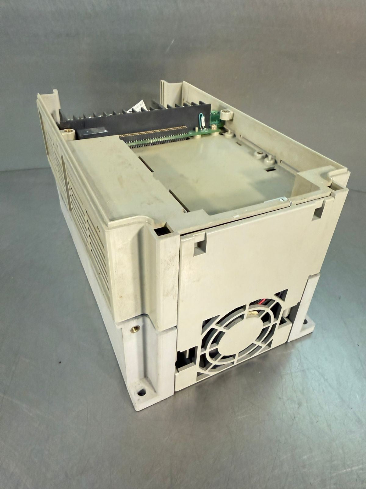 Hitachi SJ300-022LFU Inverter Kw/Hp 2.2/3  200-240VAC 50/60HZ      (6.5.3)