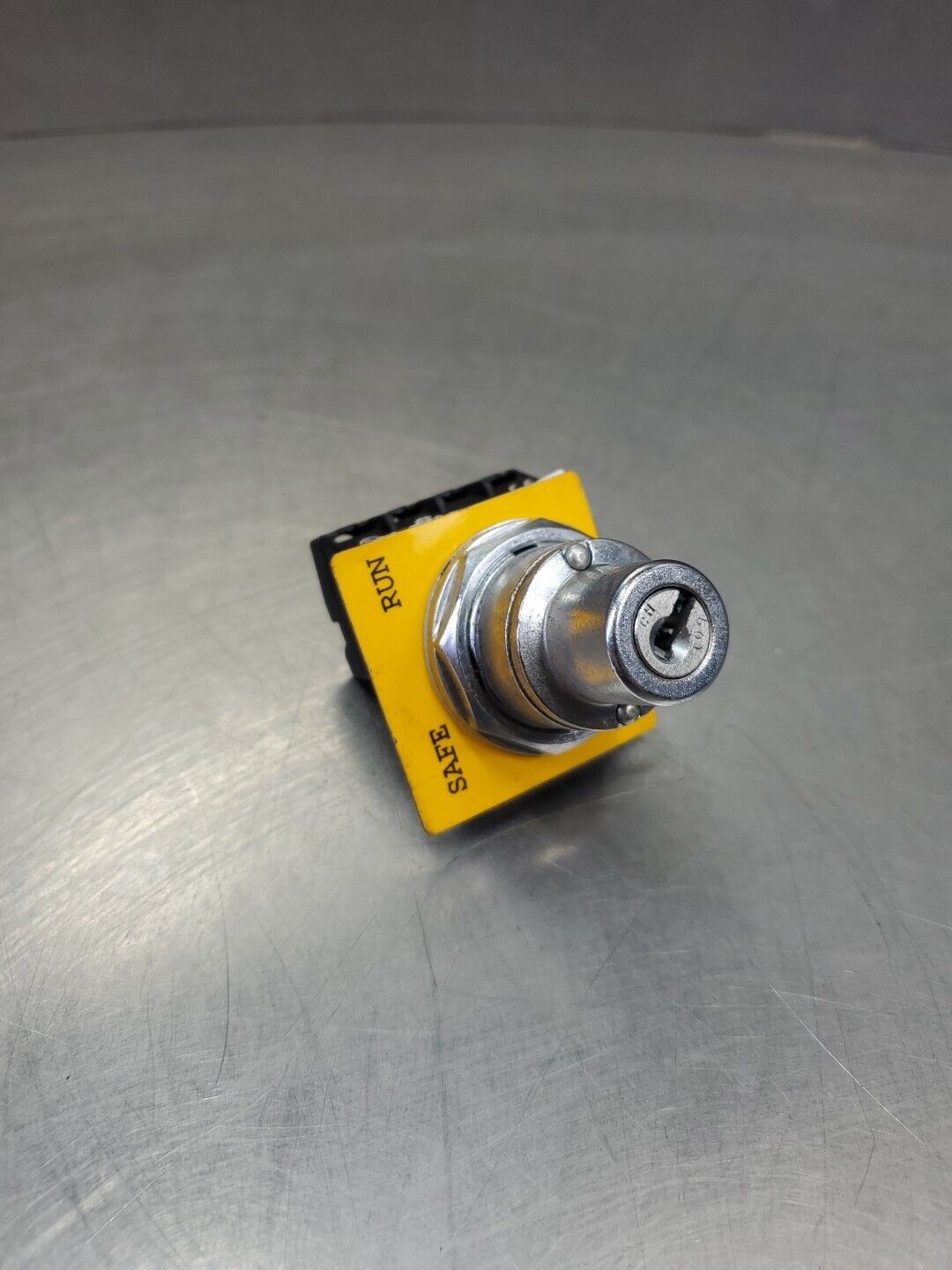 SIEMENS 52SC6AF Switch w/Safe/Run Plate **NO KEY**                          4D-3