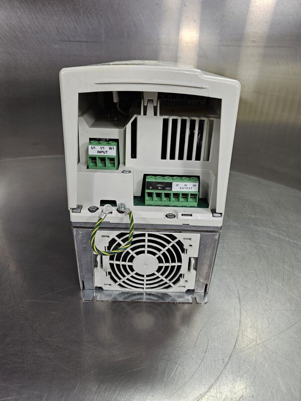 ABB ACS800-U1-0025-5+P901 ABB 34A 460V 25HP Drive Loc1C