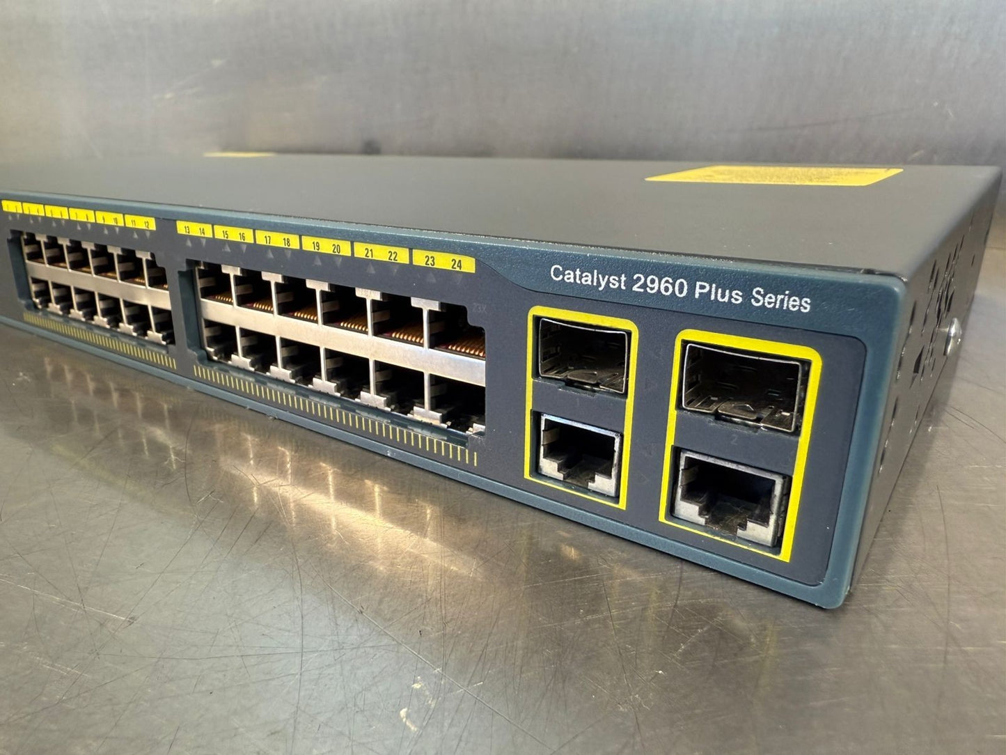 Cisco Catalyst WS-C2960+24TC-L  100-240V   24-Ports Switch        (12.5.5)