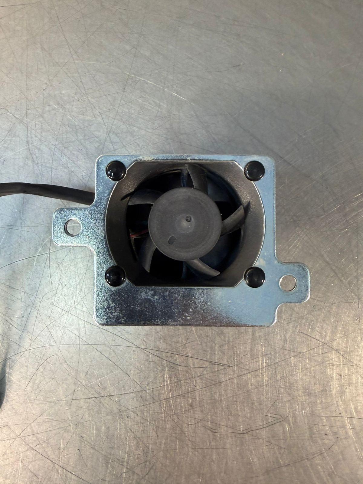 Delta GFB0424VHF F032423 DC 24v  0..33A                            (2.1.5)